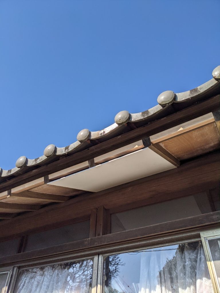 施工前：軒天井の劣化