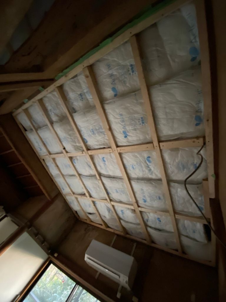 施工中：断熱材設置