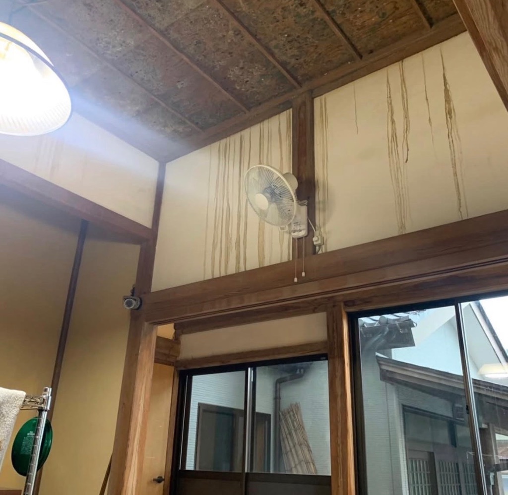 施工前：室内の天井染み