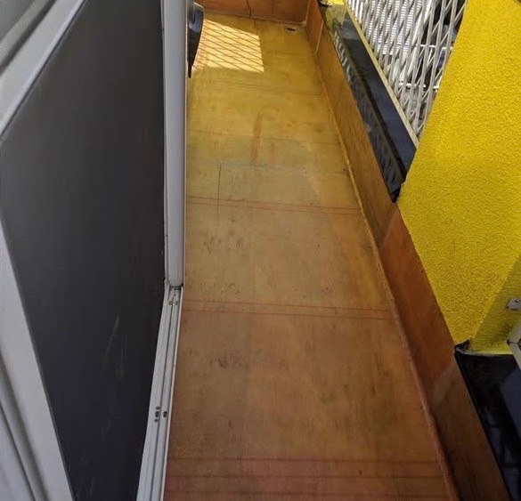 施工中：防水層塗布