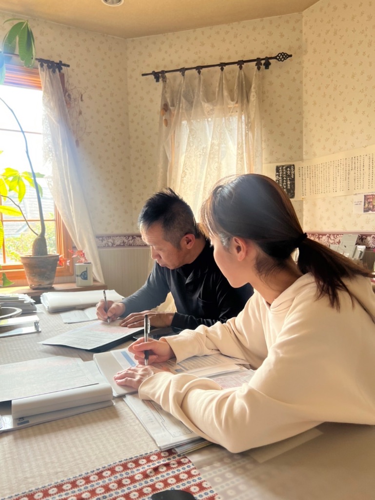 契約書にサイン